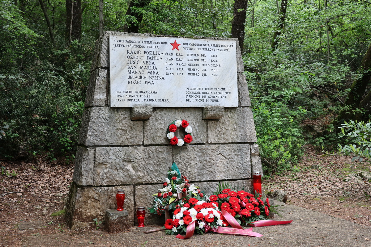 Polaganje-vijenaca-za-streljane-antifasistkinje-2