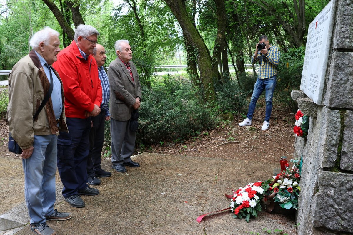 Polaganje-vijenaca-za-streljane-antifasistkinje-4