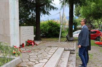 Polaganje-vijenaca-za-streljane-antifasistkinje-5