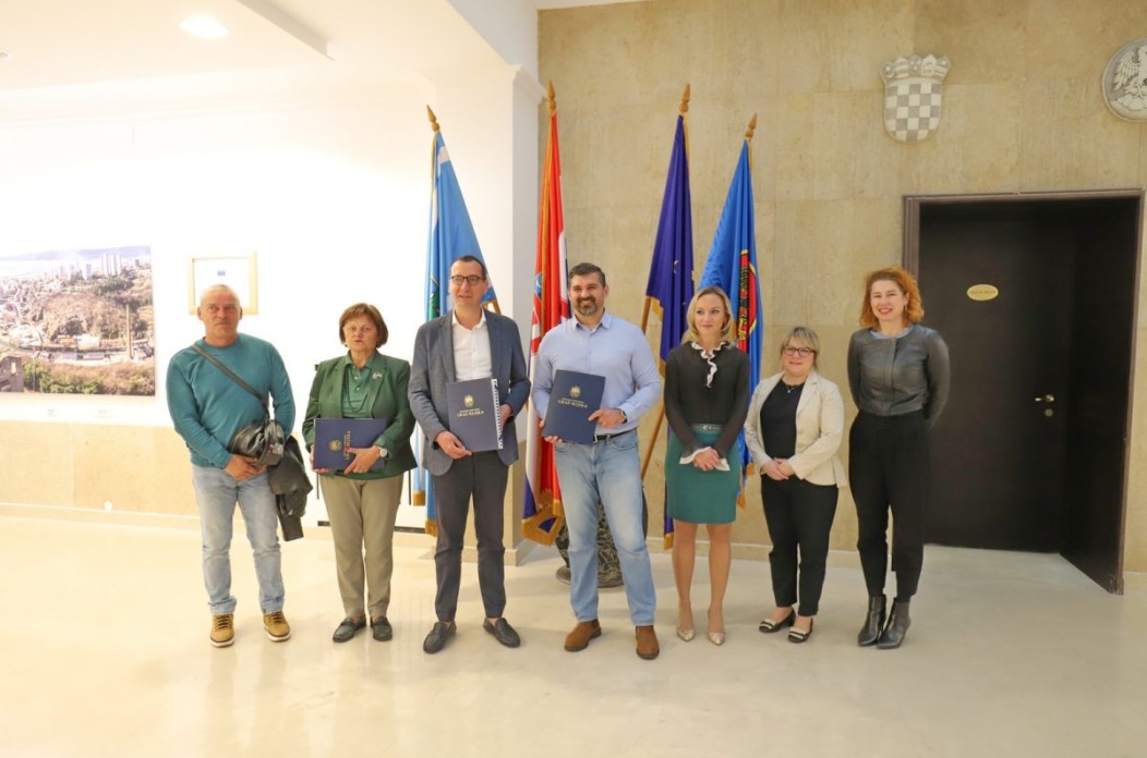 Potpis-kolektivnog-ugovora-za-KD-Kozala-3-1200×800 Potpis-kolektivnog-ugovora-za-KD-Kozala-3-1200×800