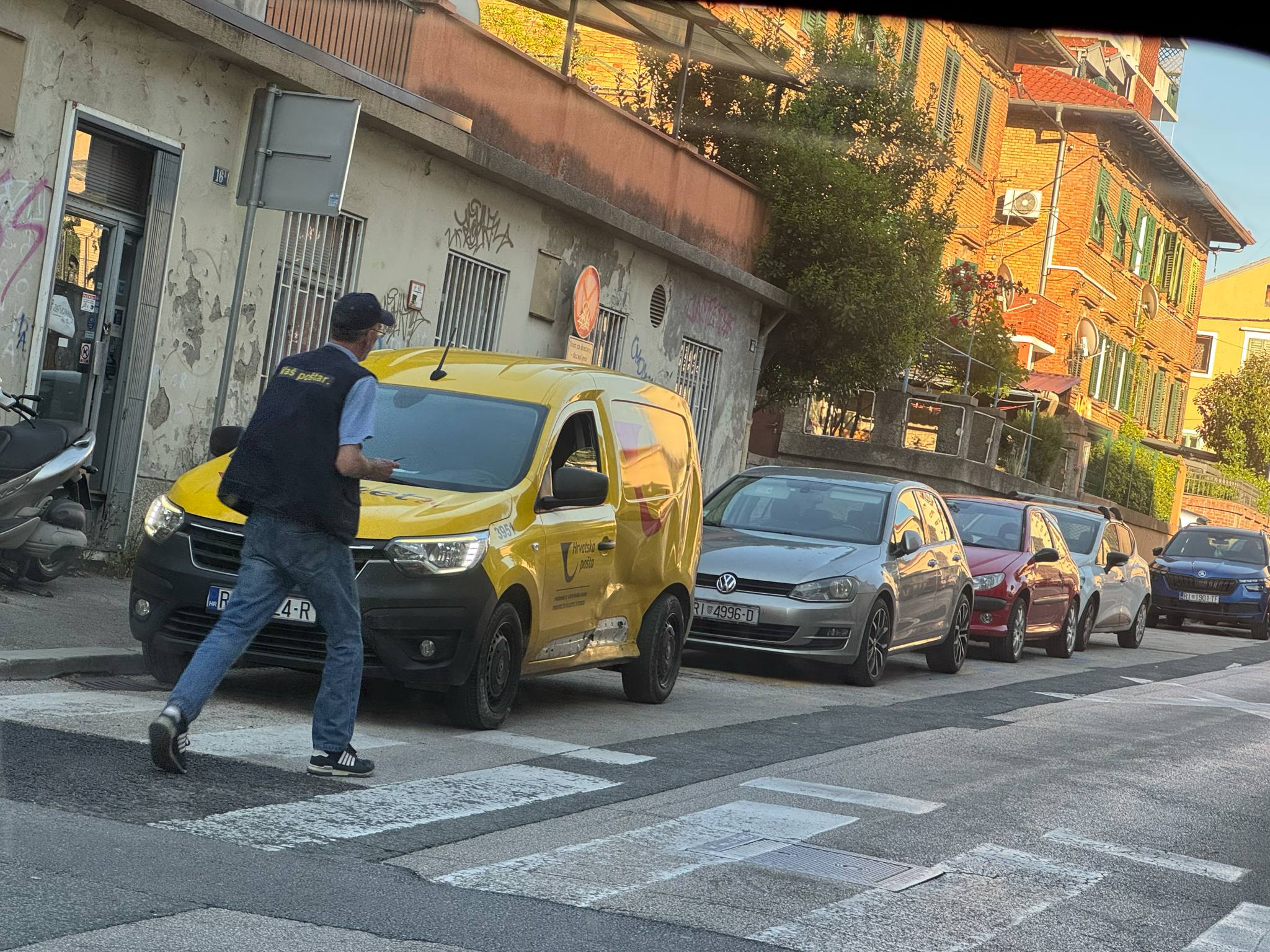 hp pošta vozilo 12 hp pošta vozilo 12