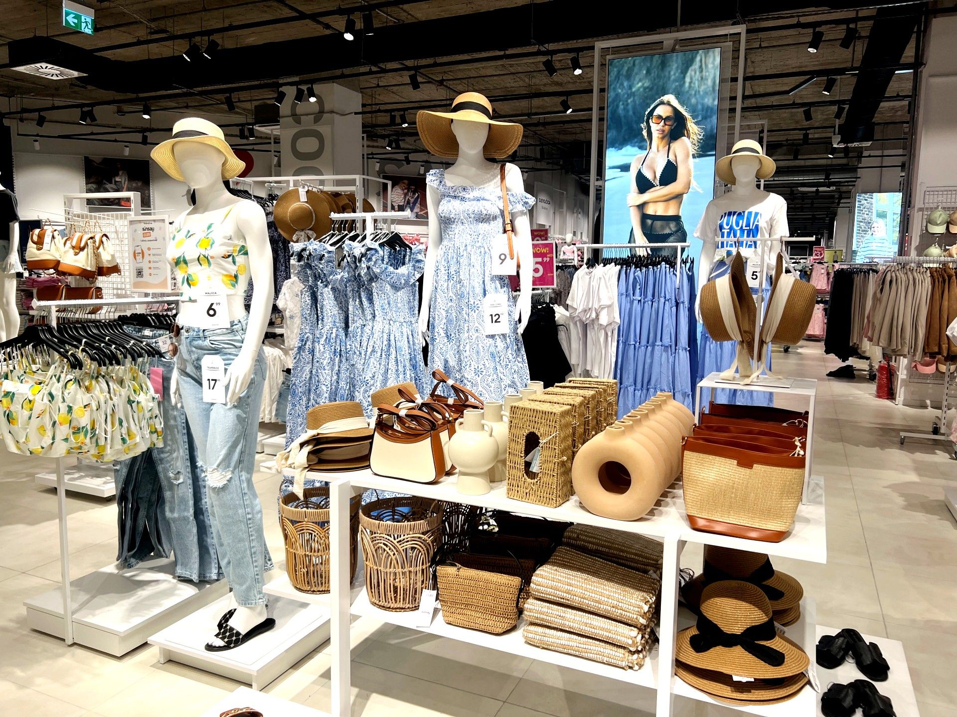 12—61ef7ef3-7b02-4c70 12—61ef7ef3-7b02-4c70