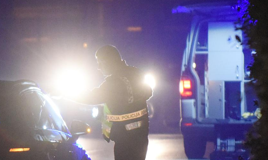 835eacd5-fa40-46a6-bf49-b5b94945d30e 835eacd5-fa40-46a6-bf49-b5b94945d30e