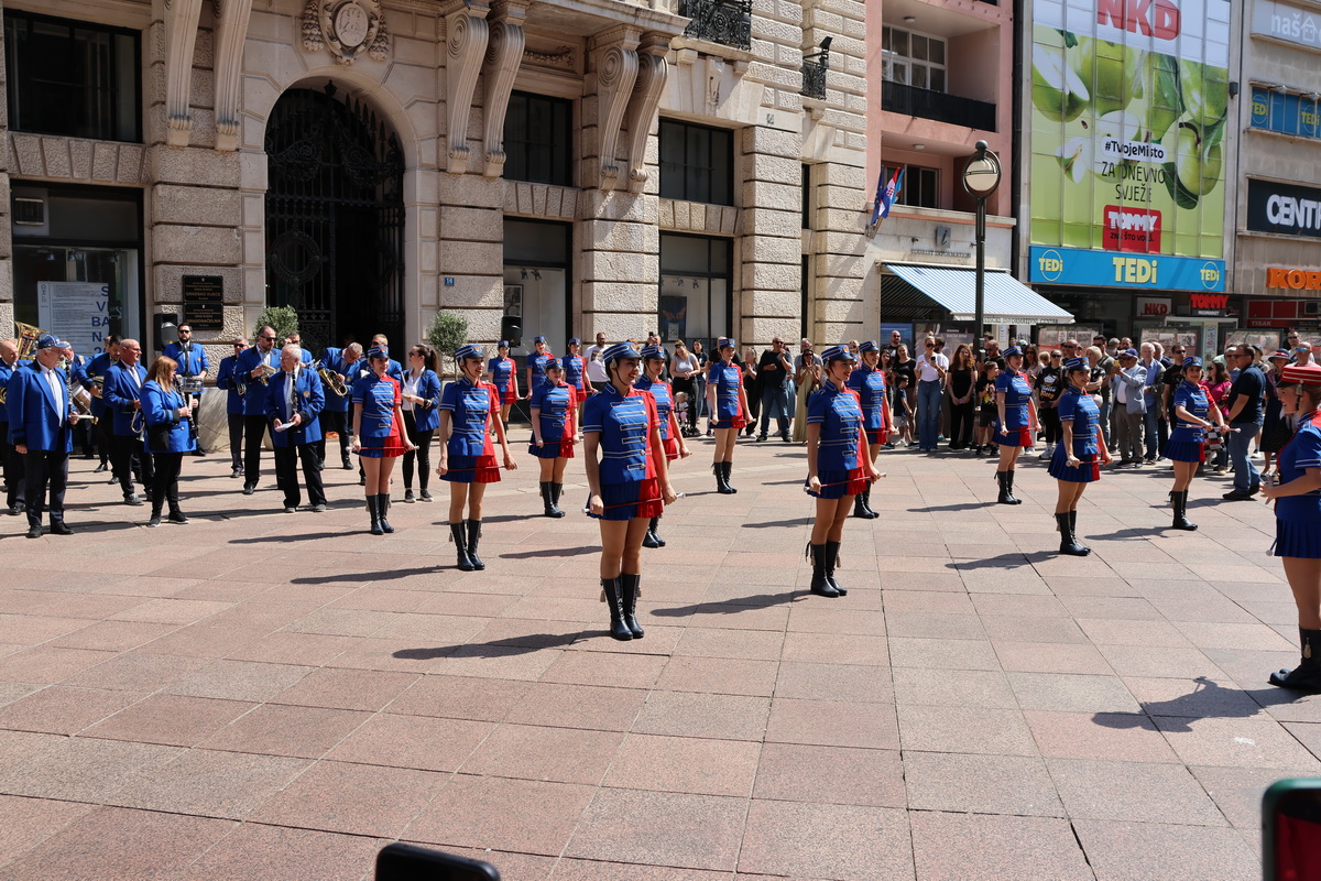 Gradska-glazba-Trsat-i-Prve-rijecke-mazoretkinje-1