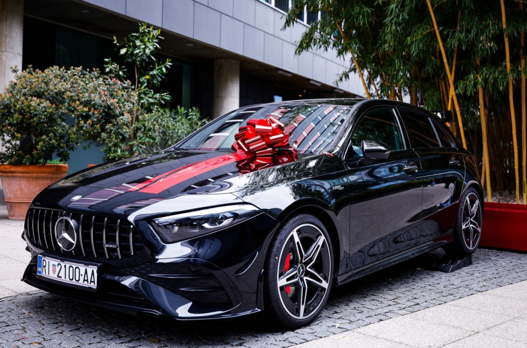 Uručivanje nagrade Mercedes AMG A35 Uručivanje nagrade Mercedes AMG A35