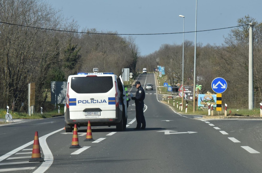 U centru Poreča raznesen bankomat U centru Poreča raznesen bankomat