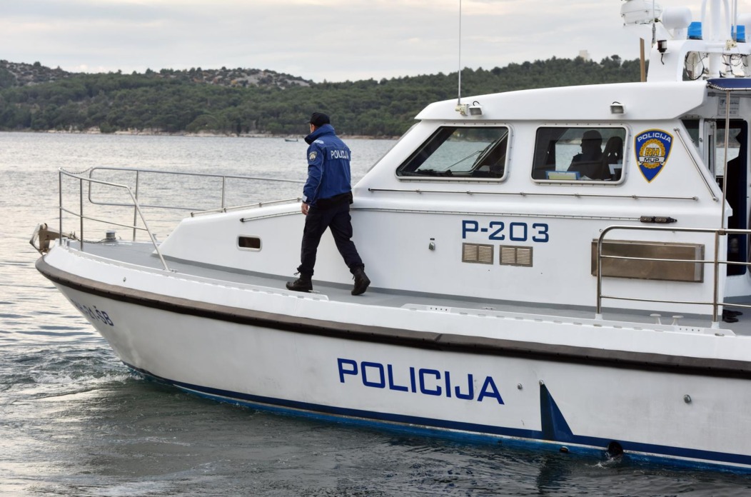 Policijski brod Krapanj u ophodnji ibenskim kanalom