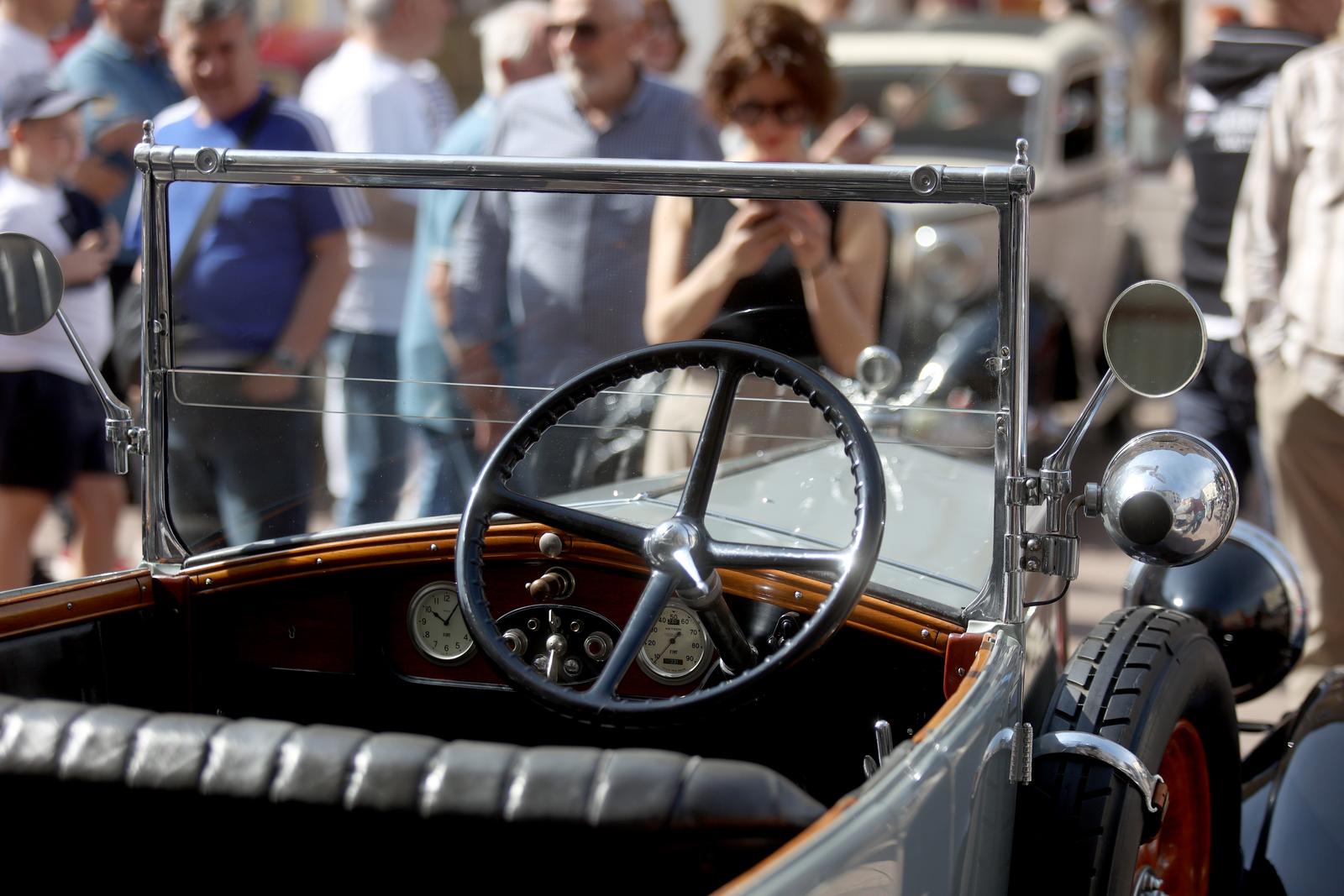 Oldtimer Rijeka Rally i ove godine startao s Korza