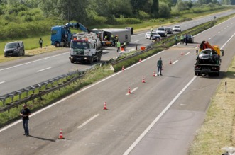 U sudaru autobusa i auta na A3 dvije osobe poginule, više ozlijeđenih U sudaru autobusa i auta na A3 dvije osobe poginule, više ozlijeđenih