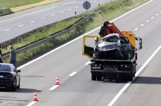 U sudaru autobusa i auta na A3 dvije osobe poginule, više ozlijeđenih U sudaru autobusa i auta na A3 dvije osobe poginule, više ozlijeđenih