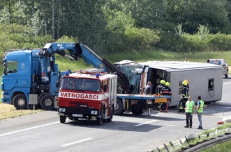 U sudaru autobusa i auta na A3 dvije osobe poginule, više ozlijeđenih U sudaru autobusa i auta na A3 dvije osobe poginule, više ozlijeđenih