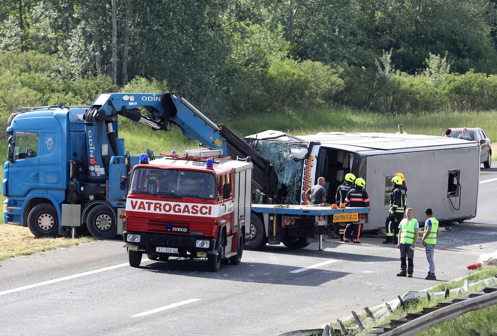 U sudaru autobusa i auta na A3 dvije osobe poginule, više ozlijeđenih U sudaru autobusa i auta na A3 dvije osobe poginule, više ozlijeđenih