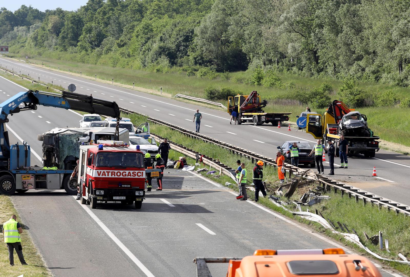 U sudaru autobusa i auta na A3 dvije osobe poginule, više ozlijeđenih U sudaru autobusa i auta na A3 dvije osobe poginule, više ozlijeđenih