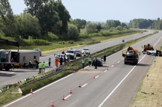 U sudaru autobusa i auta na A3 dvije osobe poginule, više ozlijeđenih U sudaru autobusa i auta na A3 dvije osobe poginule, više ozlijeđenih