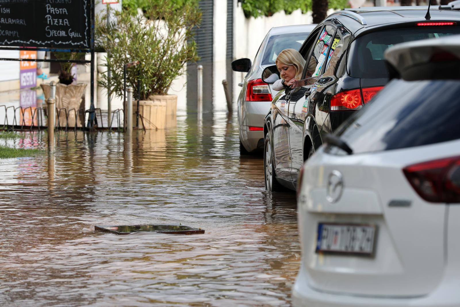 Potopljene ulice Medulina nakon jakog nevremena Potopljene ulice Medulina nakon jakog nevremena