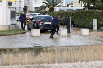 Potopljene ulice Medulina nakon jakog nevremena Potopljene ulice Medulina nakon jakog nevremena