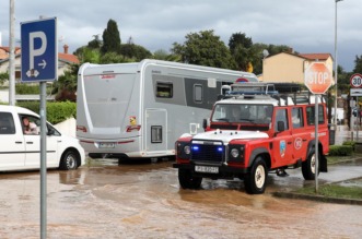 Potopljene ulice Medulina nakon jakog nevremena Potopljene ulice Medulina nakon jakog nevremena