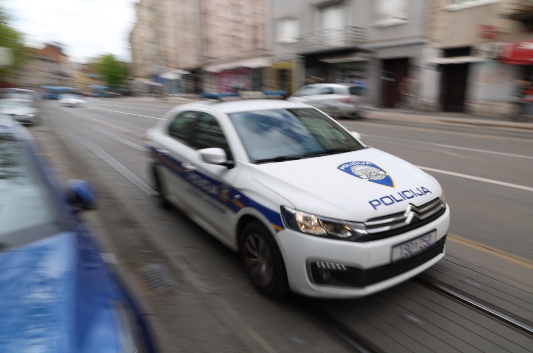 Zagreb: Privođenje osoba uhićenih zbog sumnje na manipuliranje putnim nalozima u Ministarstvu vanjskih poslova