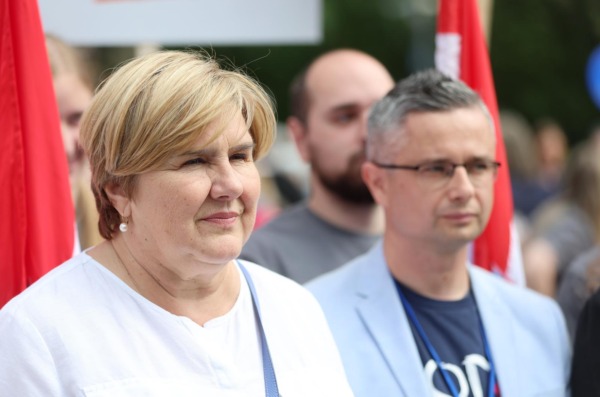 Zagreb: Okupljanje sudionika Hoda za život ispred HNK