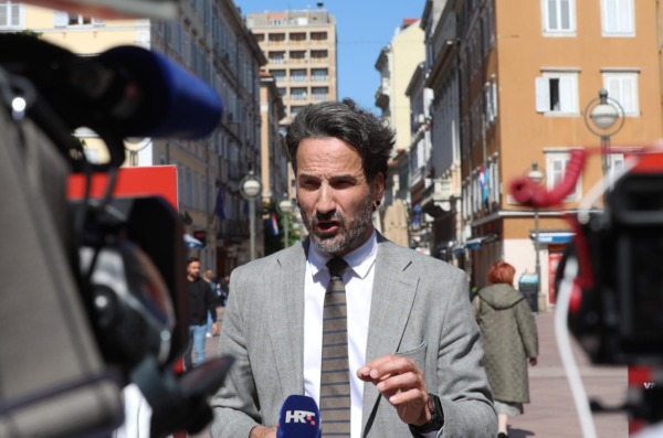 Rijeka: Mostovci Marin Miletić i Petra Mandić na Korzu