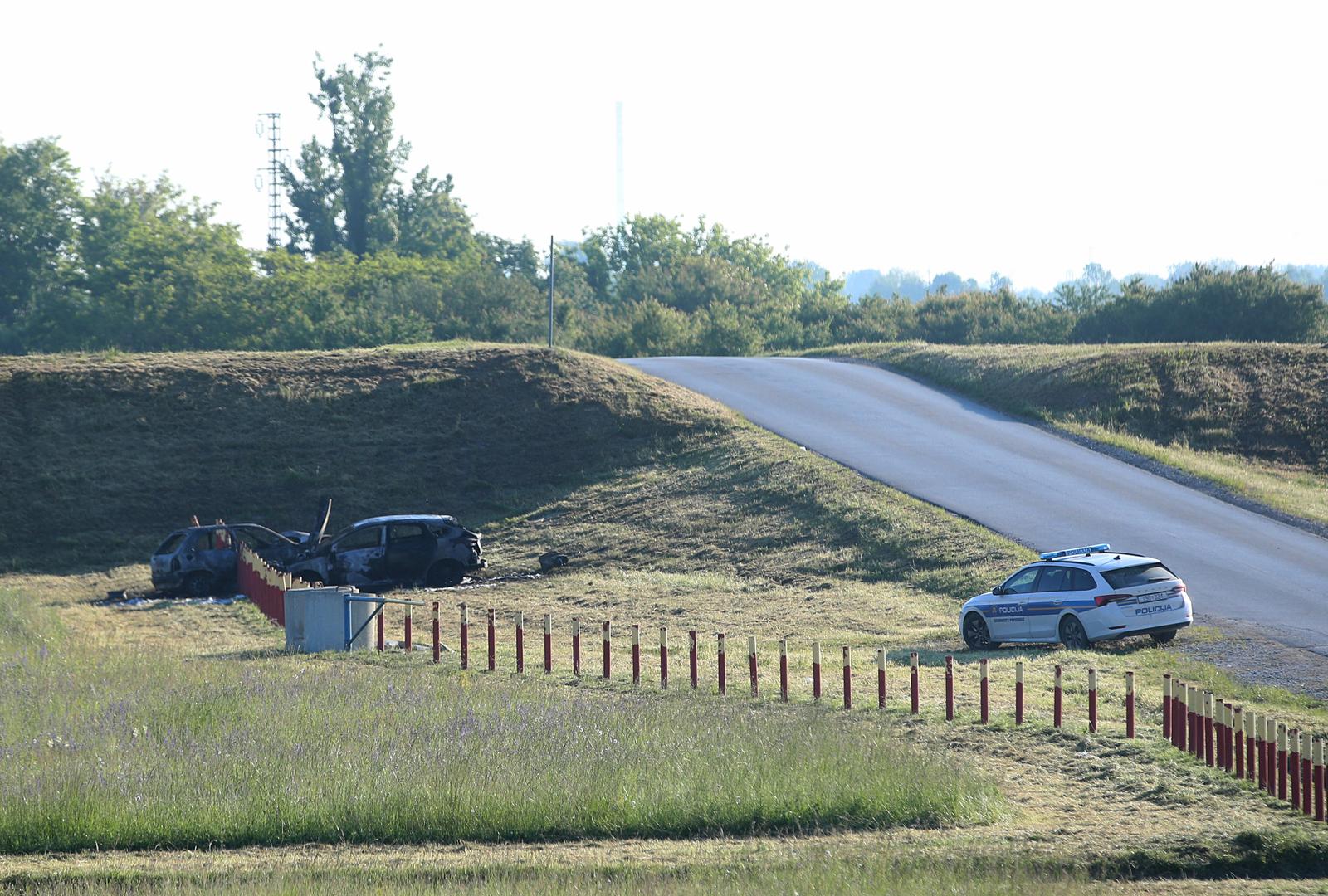Zagreb: Policijski očevid uz dva zapaljena automobila u Odranskom Obrežu