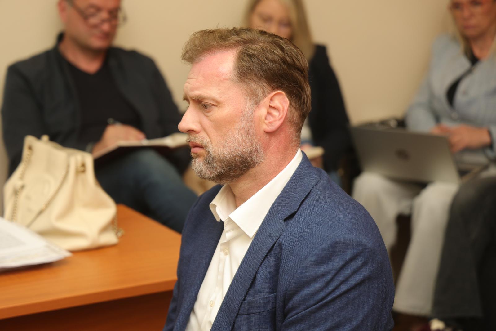 U Vinkovcima započelo suđenje Mariju Banožiću za izazivanje prometne nesreće u kojoj je poginula jedna osoba U Vinkovcima započelo suđenje Mariju Banožiću za izazivanje prometne nesreće u kojoj je poginula jedna osoba