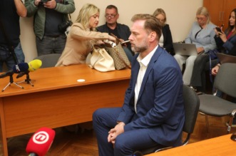 U Vinkovcima započelo suđenje Mariju Banožiću za izazivanje prometne nesreće u kojoj je poginula jedna osoba U Vinkovcima započelo suđenje Mariju Banožiću za izazivanje prometne nesreće u kojoj je poginula jedna osoba