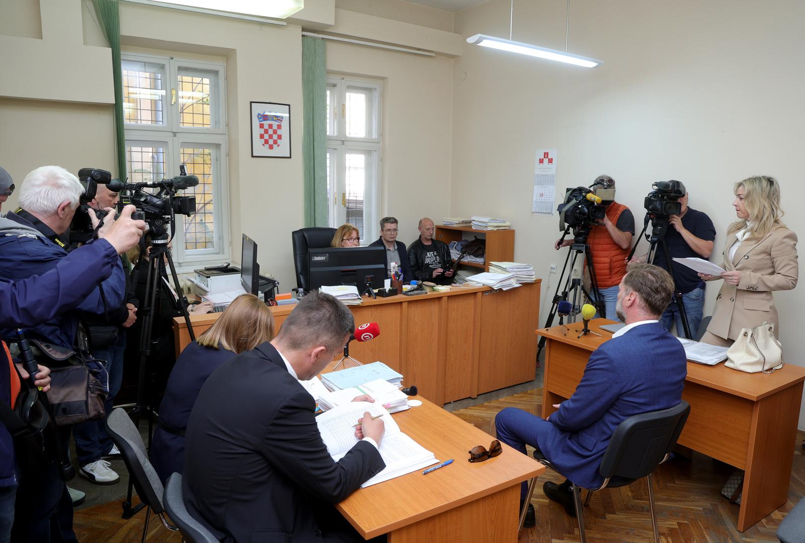 U Vinkovcima započelo suđenje Mariju Banožiću za izazivanje prometne nesreće u kojoj je poginula jedna osoba U Vinkovcima započelo suđenje Mariju Banožiću za izazivanje prometne nesreće u kojoj je poginula jedna osoba