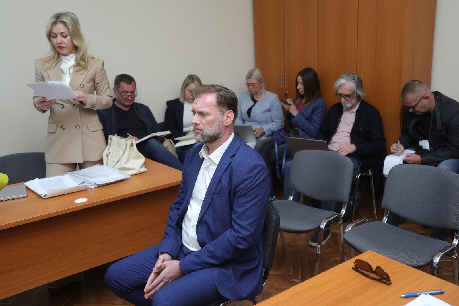 U Vinkovcima započelo suđenje Mariju Banožiću za izazivanje prometne nesreće u kojoj je poginula jedna osoba U Vinkovcima započelo suđenje Mariju Banožiću za izazivanje prometne nesreće u kojoj je poginula jedna osoba