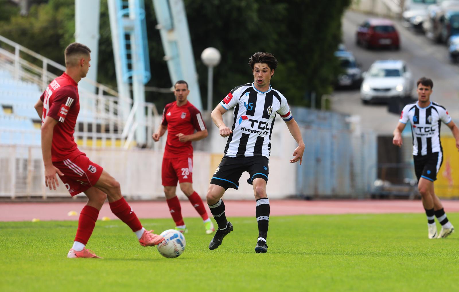 Rijeka: Utakmica između NK Opatije i NK Sesveta.