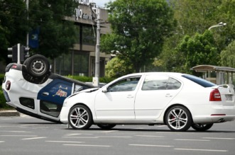 Zagreb: Prometna nesreća dva automobila, jedan  završio na krovu