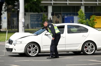 Zagreb: Prometna nesreća dva automobila, jedan  završio na krovu