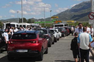 Navijači Rijeke na izlazu Dugopolje uz policijsku pratnju nastavljaju prema Poljudu Navijači Rijeke na izlazu Dugopolje uz policijsku pratnju nastavljaju prema Poljudu