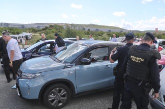 Navijači Rijeke na izlazu Dugopolje uz policijsku pratnju nastavljaju prema Poljudu Navijači Rijeke na izlazu Dugopolje uz policijsku pratnju nastavljaju prema Poljudu