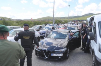 Navijači Rijeke na izlazu Dugopolje uz policijsku pratnju nastavljaju prema Poljudu Navijači Rijeke na izlazu Dugopolje uz policijsku pratnju nastavljaju prema Poljudu