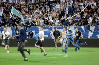 ARHIVA – 2017. Rijeka: Navija?i utr?ali u teren i s igra?ima proslavili povijesni naslov prvaka Hrvatske