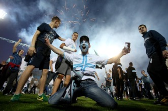 ARHIVA – 2017. Rijeka: Navija?i utr?ali u teren i s igra?ima proslavili povijesni naslov prvaka Hrvatske