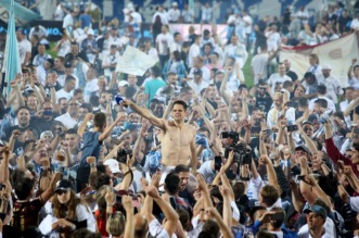 ARHIVA – 2017. Rijeka: Navija?i utr?ali u teren i s igra?ima proslavili povijesni naslov prvaka Hrvatske