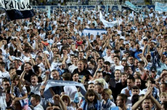 ARHIVA – 2017. Rijeka: Navija?i utr?ali u teren i s igra?ima proslavili povijesni naslov prvaka Hrvatske