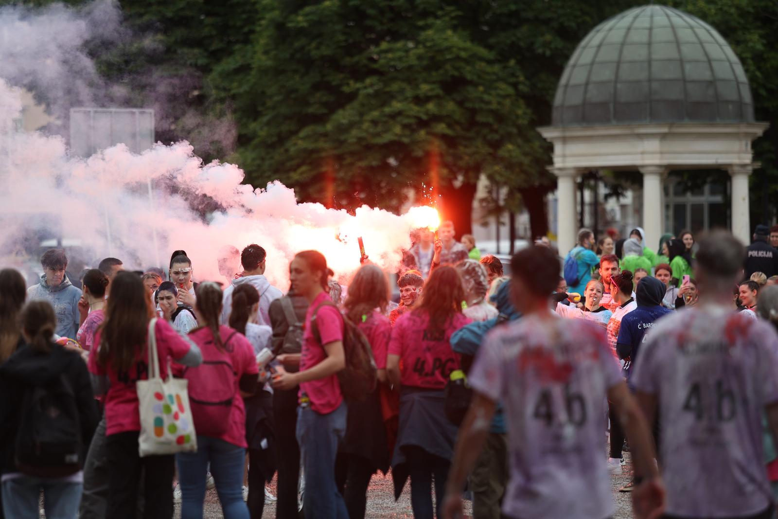 Rijeka: Maturanti srednjih škola širom grada slave kraj srednjoškolskog obrazovanja Rijeka: Maturanti srednjih škola širom grada slave kraj srednjoškolskog obrazovanja