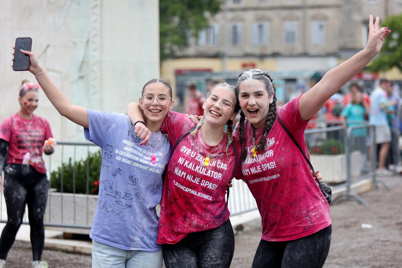 Rijeka: Maturanti srednjih škola širom grada slave kraj srednjoškolskog obrazovanja Rijeka: Maturanti srednjih škola širom grada slave kraj srednjoškolskog obrazovanja