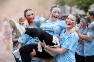 Rijeka: Maturanti srednjih škola širom grada slave kraj srednjoškolskog obrazovanja Rijeka: Maturanti srednjih škola širom grada slave kraj srednjoškolskog obrazovanja