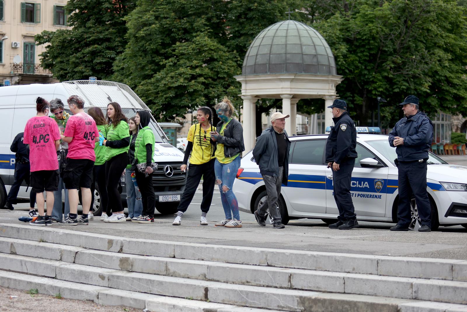 Rijeka: Maturanti srednjih škola širom grada slave kraj srednjoškolskog obrazovanja Rijeka: Maturanti srednjih škola širom grada slave kraj srednjoškolskog obrazovanja
