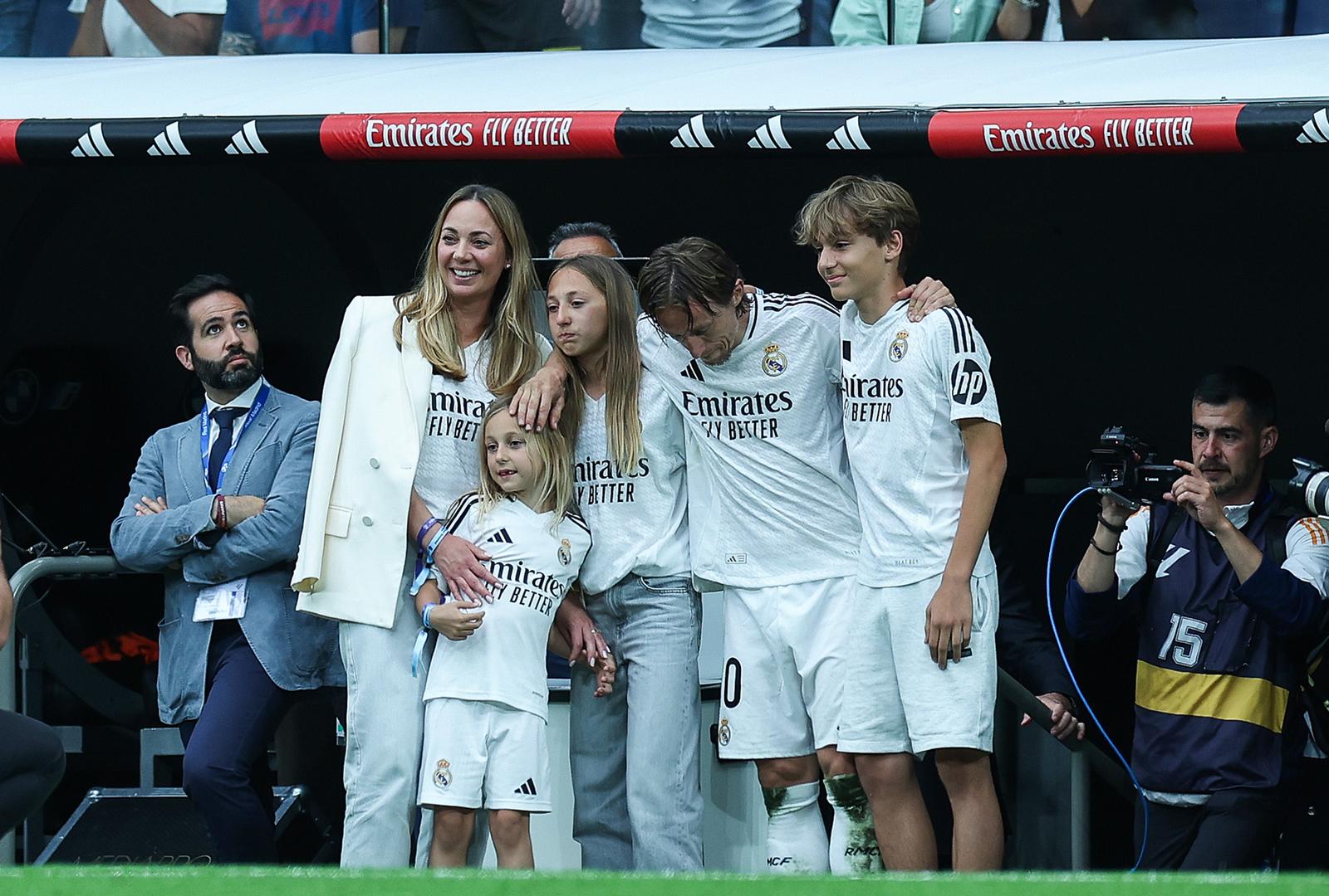 Madrid: Luka Modrić u zagrljaju svoje obitelji završio utakmicu za Real Madrid Madrid: Luka Modrić u zagrljaju svoje obitelji završio utakmicu za Real Madrid