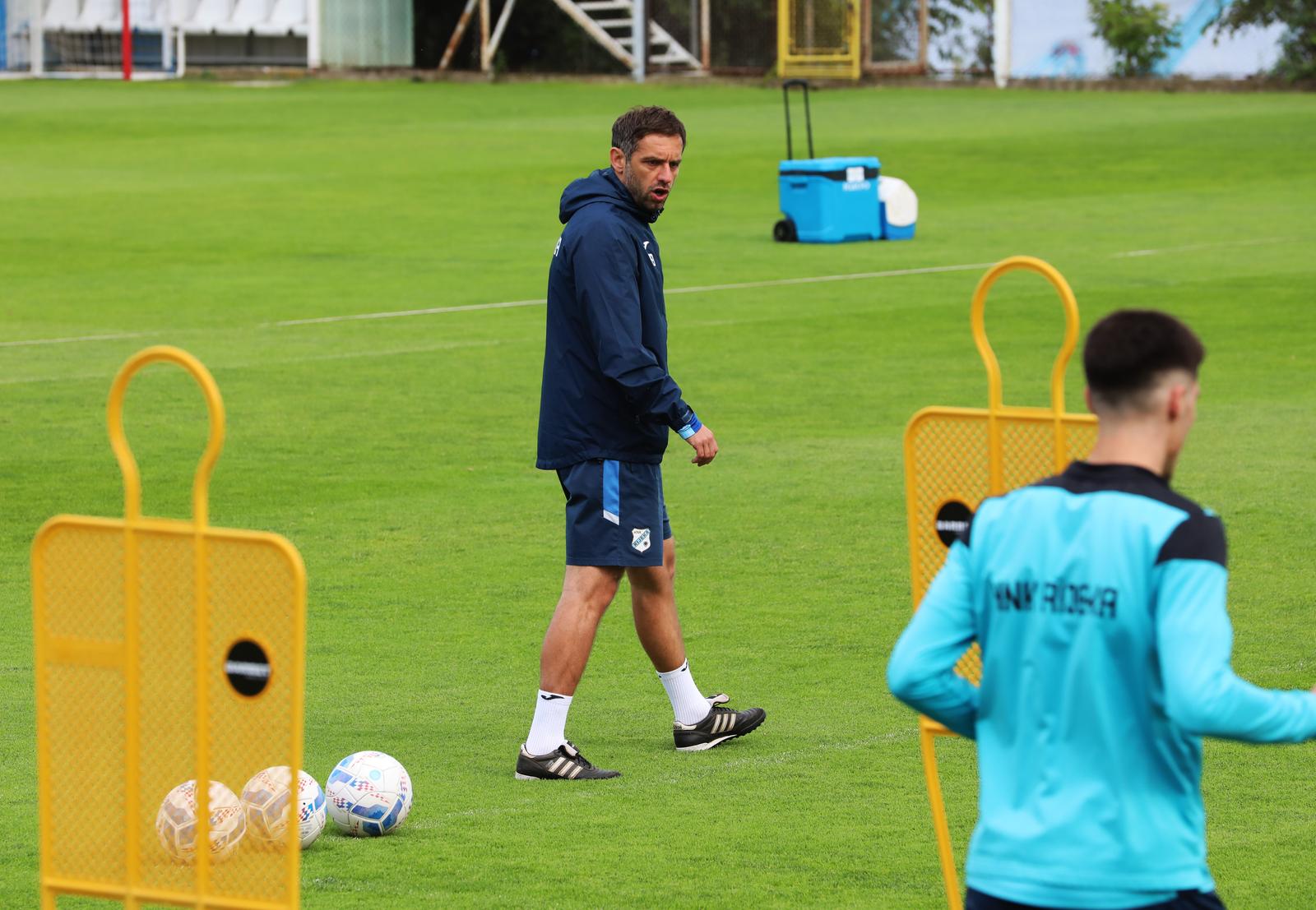 Rijeka: Navijači na treningu nogometaša Rijeke Rijeka: Navijači na treningu nogometaša Rijeke