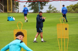 Rijeka: Navijači na treningu nogometaša Rijeke Rijeka: Navijači na treningu nogometaša Rijeke