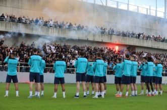 Rijeka: Navijači na treningu nogometaša Rijeke Rijeka: Navijači na treningu nogometaša Rijeke