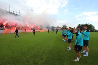 Rijeka: Navijači na treningu nogometaša Rijeke Rijeka: Navijači na treningu nogometaša Rijeke