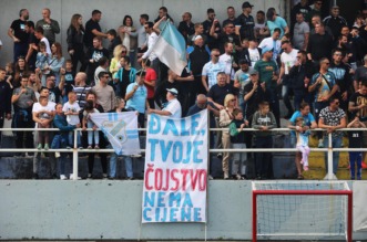 Rijeka: Navijači na treningu nogometaša Rijeke Rijeka: Navijači na treningu nogometaša Rijeke