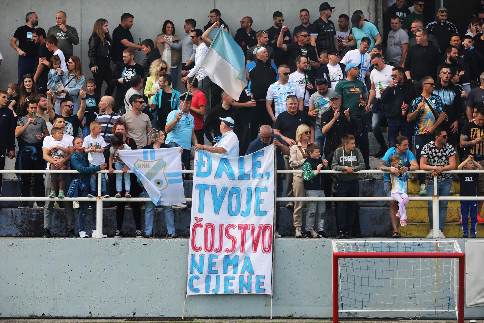 Rijeka: Navijači na treningu nogometaša Rijeke Rijeka: Navijači na treningu nogometaša Rijeke